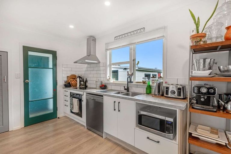 Photo of property in 27 Ferguson Street, Levin, 5510