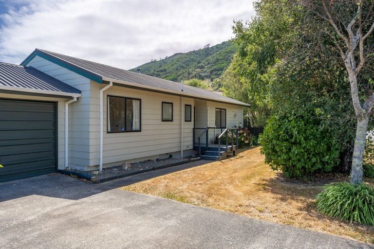 Photo of property in 76a Elizabeth Street, Waikanae, 5036