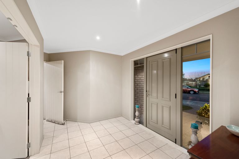 Photo of property in 19 Coleraine Drive, Rototuna, Hamilton, 3210