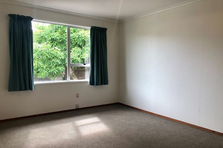 Photo of property in 4a Lavery Place, Sunnynook, Auckland, 0632