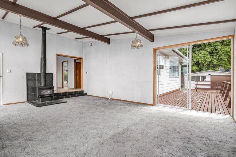 Photo of property in 28 Eyre Street, Henderson, Auckland, 0612