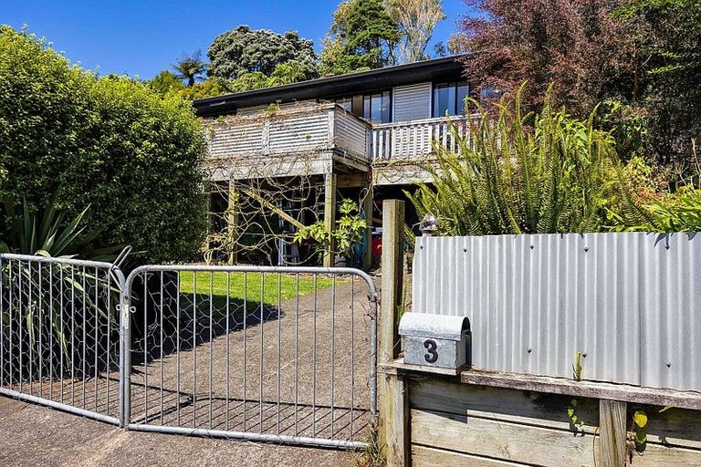 Photo of property in 3 Ward Place, Marfell, New Plymouth, 4310