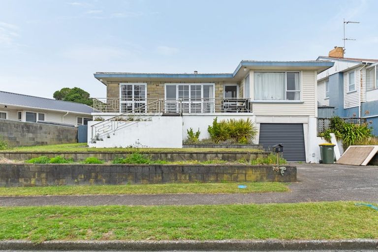 Photo of property in 16 Mayne Street, Waitara, 4320