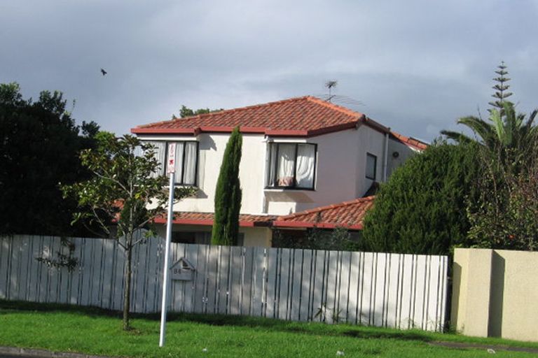 Photo of property in 84 Botany Road, Botany Downs, Auckland, 2010