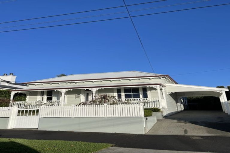 Photo of property in 12 Richmond Avenue, Northcote Point, Auckland, 0627