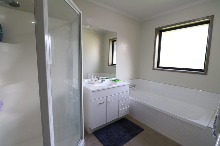 Photo of property in 6 Whitford Place, Rototuna North, Hamilton, 3210