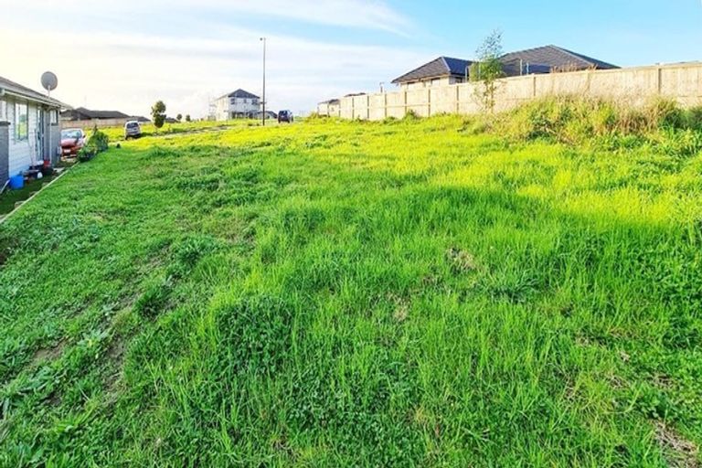 Photo of property in 9 Waikohi Avenue, Glenbrook, 2681