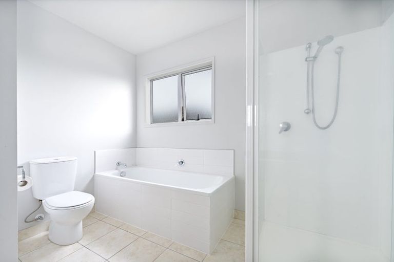 Photo of property in 8 Roy Maloney Drive, Henderson, Auckland, 0612