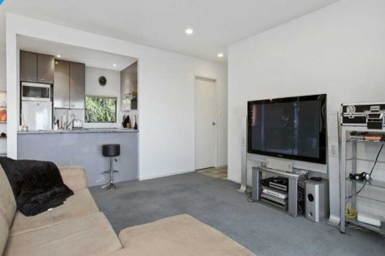 Photo of property in 2/206 Albany Highway, Schnapper Rock, Auckland, 0632