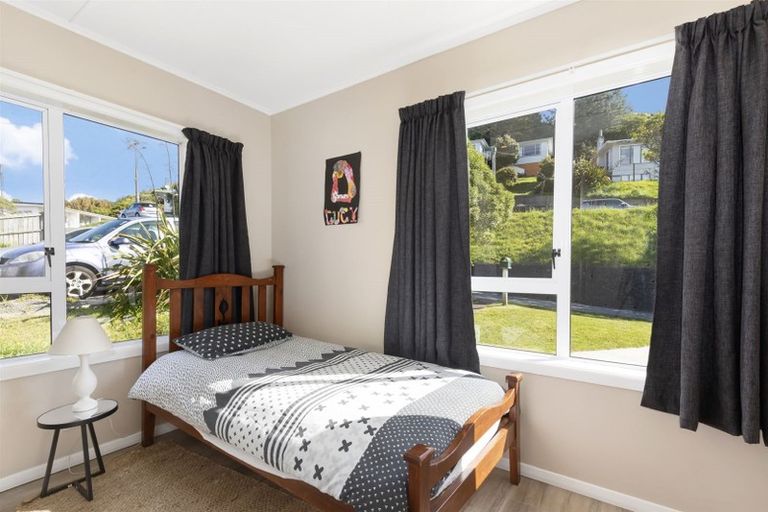 Photo of property in 17 Waiho Terrace, Elsdon, Porirua, 5022