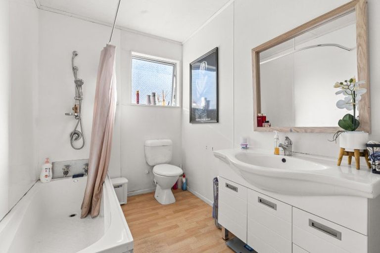 Photo of property in 72 Kent Street, Carterton, 5713