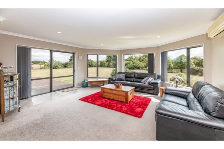 Photo of property in 16 Thorndon Close, Kirwee, Darfield, 7571