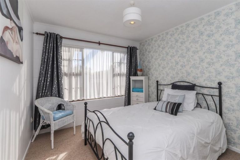 Photo of property in 9 Kauri Street, Inglewood, 4330