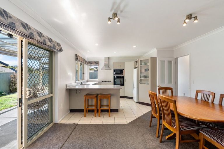 Photo of property in 4 Ashleigh Way, Waikanae Beach, Waikanae, 5036