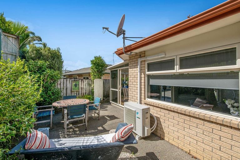 Photo of property in 18 Chesterfield Way, Orewa, 0931