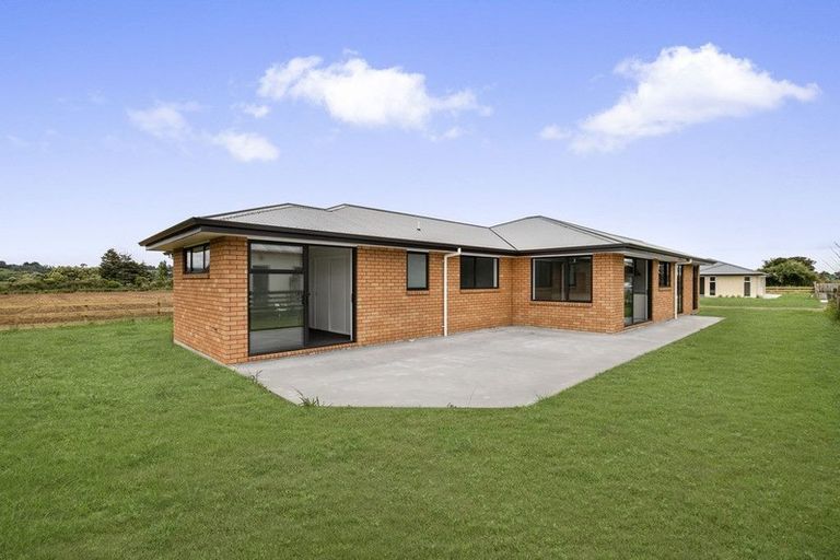 Photo of property in 17 Coolen Place, Tuakau, 2121