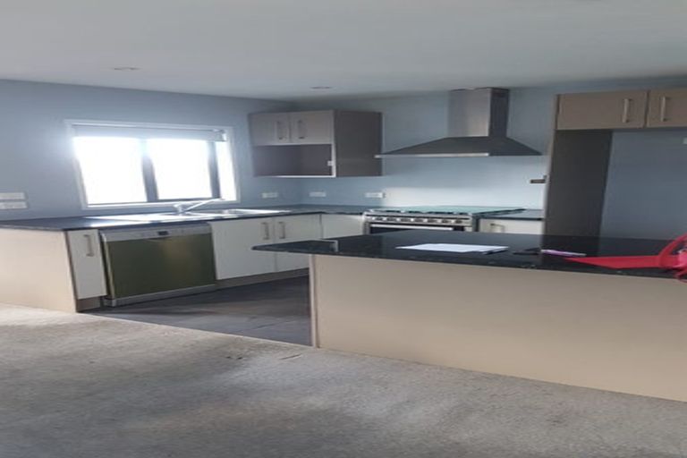 Photo of property in 71a Buscomb Avenue, Henderson, Auckland, 0610