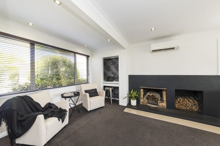 Photo of property in 34 Churchill Avenue, Hokowhitu, Palmerston North, 4410