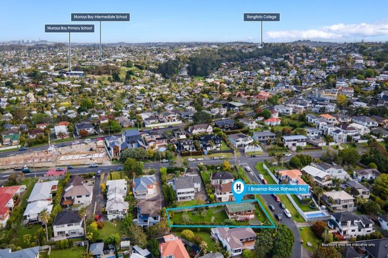 Photo of property in 1 Braemar Road, Rothesay Bay, Auckland, 0630