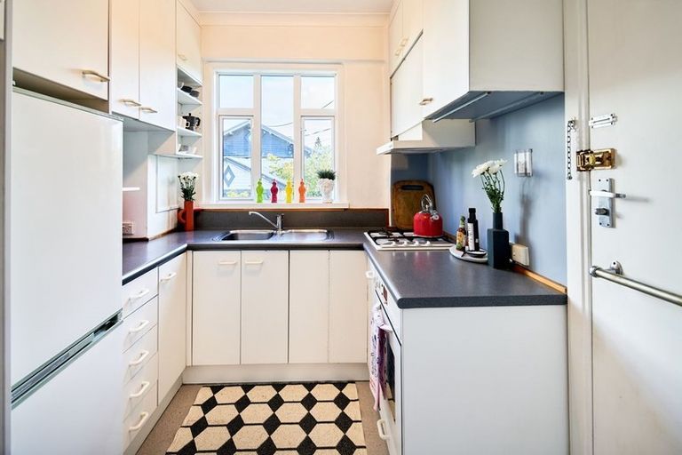 Photo of property in Owd Trafford Flats, 17 Brougham Street, Mount Victoria, Wellington, 6011