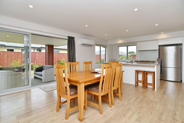 Photo of property in 10 Old Farm Place, Rangiora, 7400