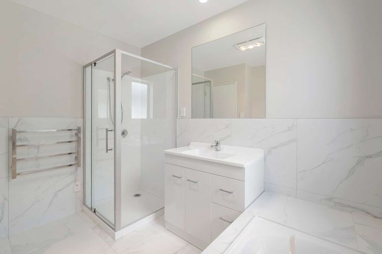 Photo of property in 20a Hollowout Street, Takanini, 2112