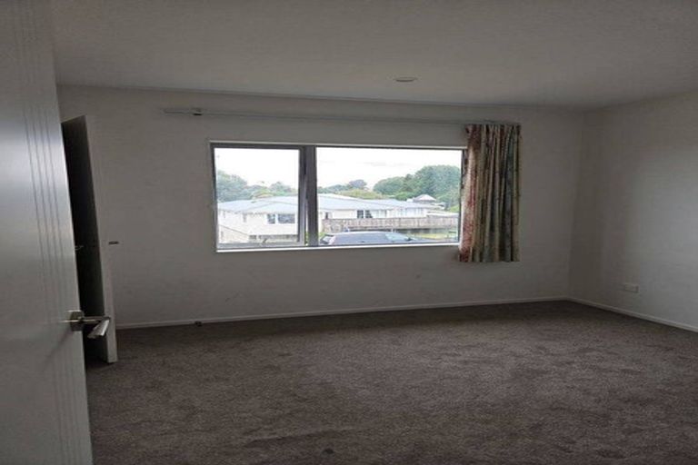 Photo of property in 10 Cliff Road, Papakura, 2110