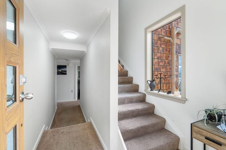 Photo of property in 69 Easther Crescent, Kew, Dunedin, 9012