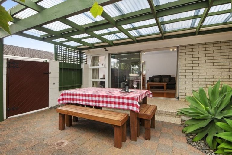 Photo of property in 24 Pooley Street, Pakuranga Heights, Auckland, 2010