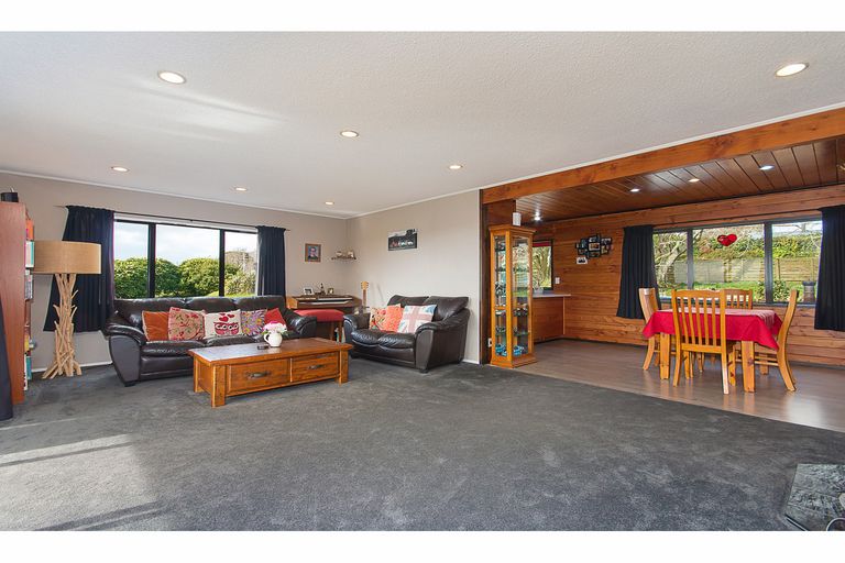 Photo of property in 120 Colombo Road, Waiuku, 2123