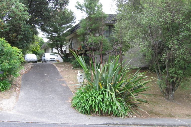 Photo of property in 1/8 Glencourt Place, Glenfield, Auckland, 0629