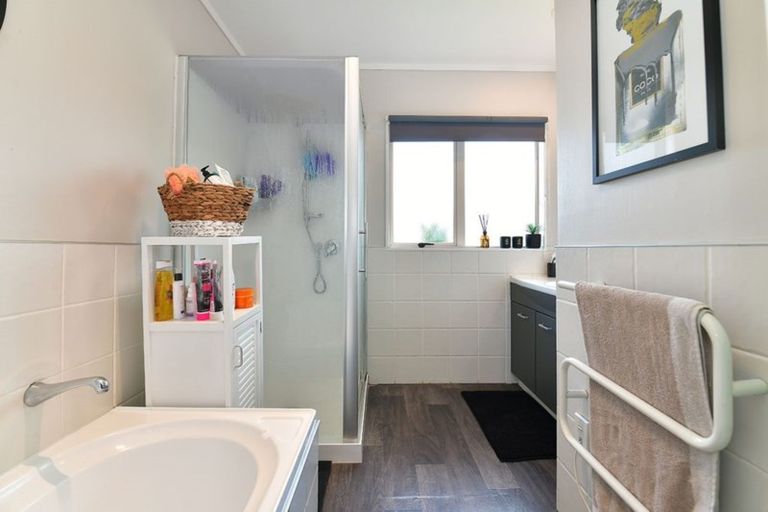 Photo of property in 19 Parakai Avenue, Parakai, 0830