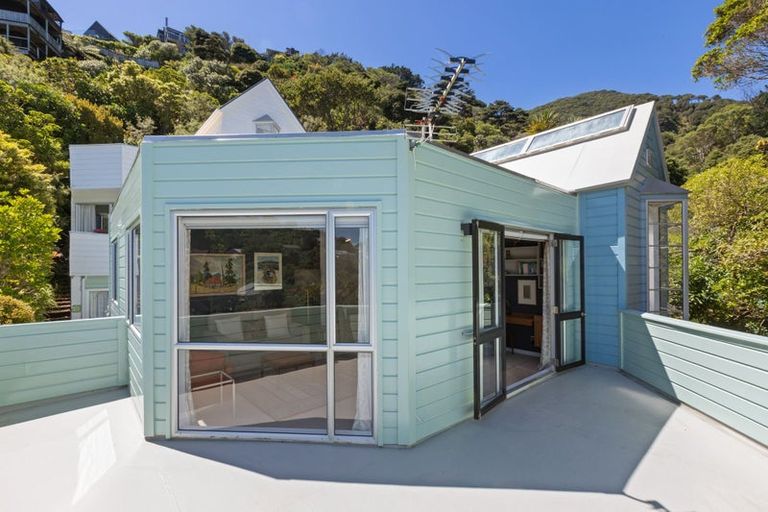 Photo of property in 15 Kaitawa Road, York Bay, Lower Hutt, 5013