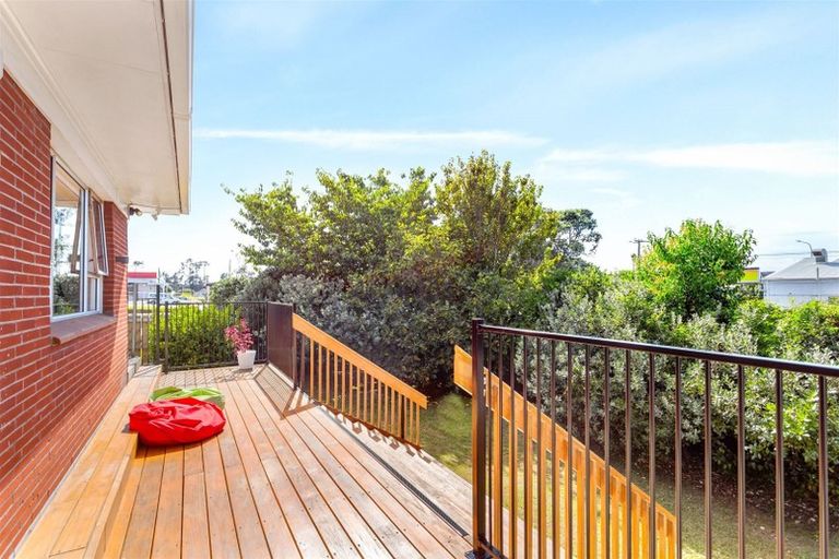 Photo of property in 2/4 Evelyn Place, Hillcrest, Auckland, 0627