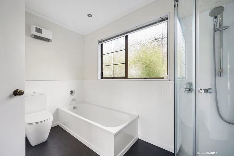 Photo of property in 17 Paddington Grove, Karori, Wellington, 6012