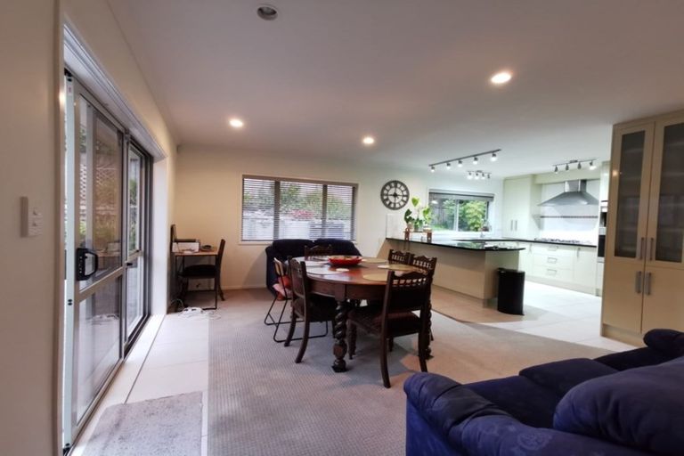 Photo of property in 10 Baverton Drive, Flat Bush, Auckland, 2016