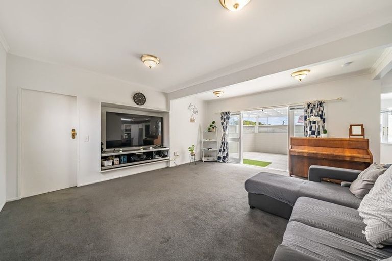 Photo of property in 22 Saint Ronans Avenue, Waterloo, Lower Hutt, 5011