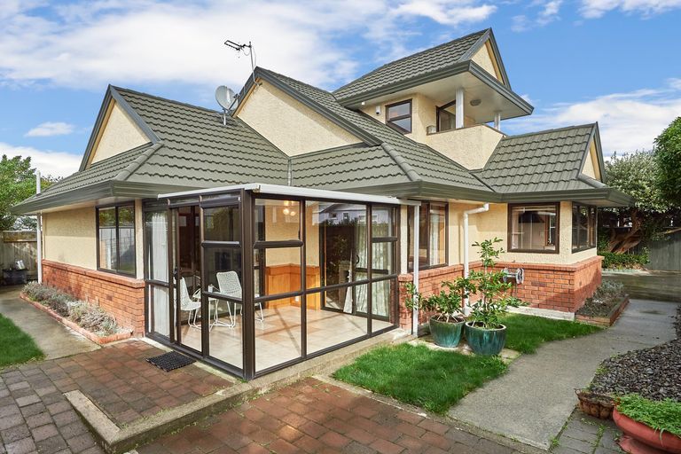 Photo of property in 8a Palm Avenue, Hokowhitu, Palmerston North, 4410