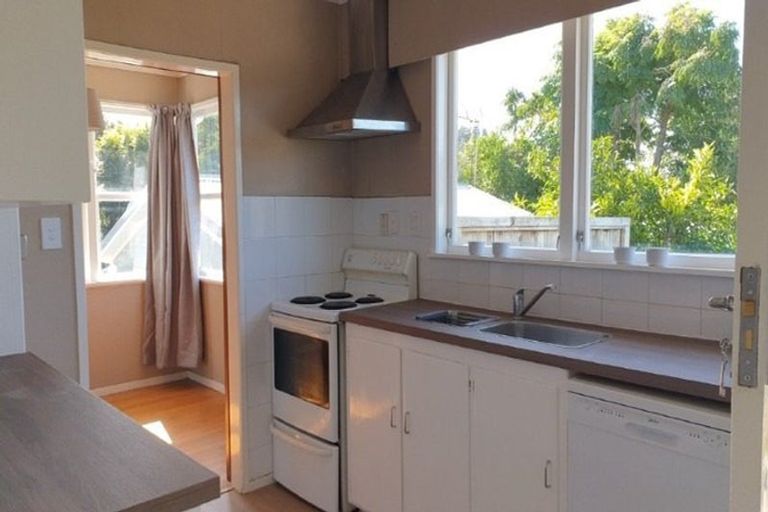 Photo of property in 81 Lauderdale Road, Birkdale, Auckland, 0626