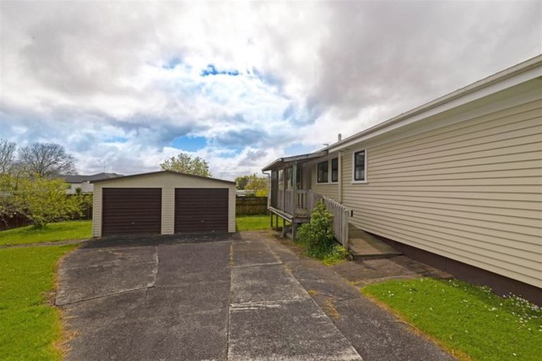 Photo of property in 86 Flanshaw Road, Te Atatu South, Auckland, 0610