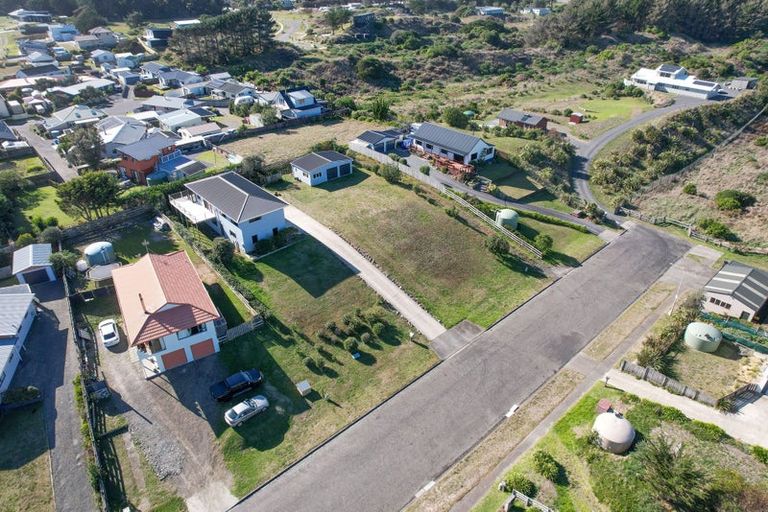 Photo of property in 17 Aranui Avenue, Waitarere Beach, Levin, 5510
