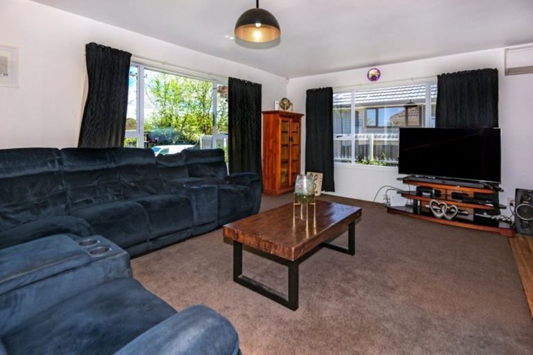 Photo of property in 9 Dunedin Street, Redwood, Christchurch, 8051