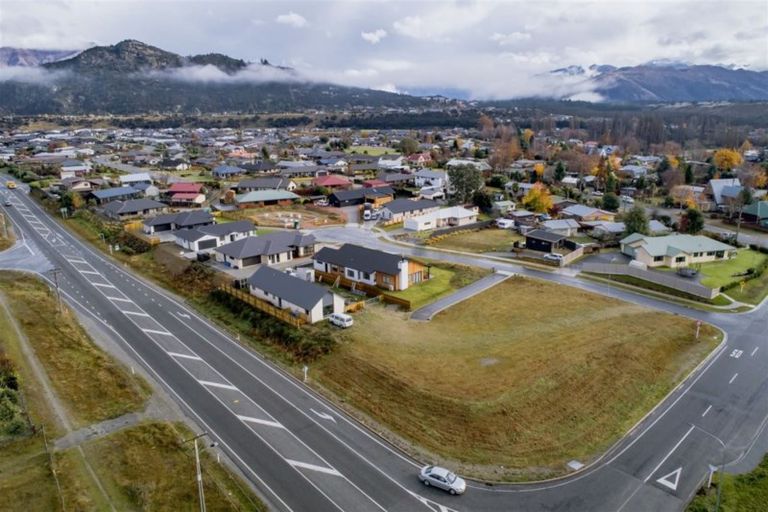 Photo of property in 2 Hebbard Court, Albert Town, Wanaka, 9305