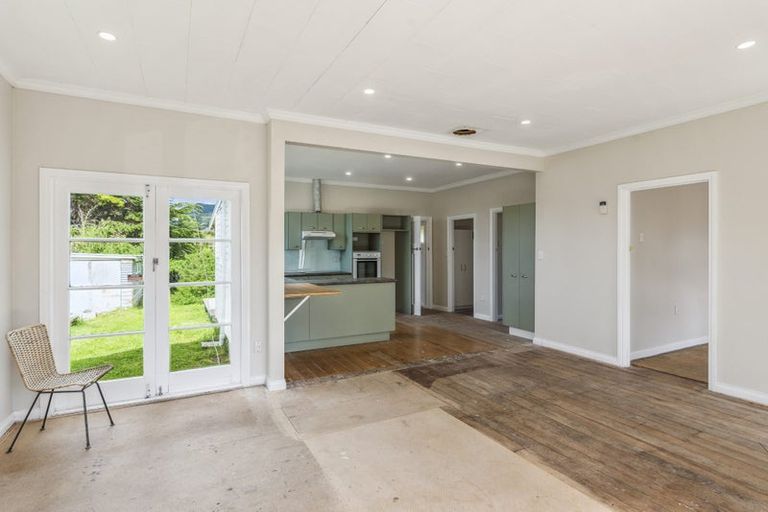 Photo of property in 98 Rosetta Road, Raumati South, Paraparaumu, 5032
