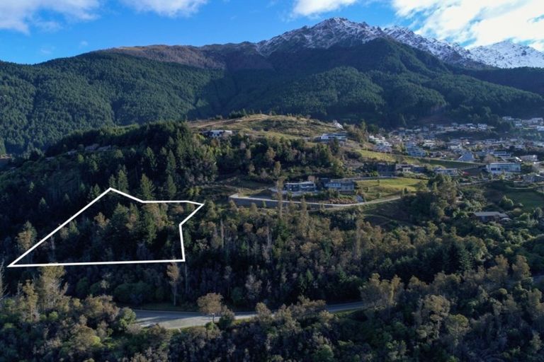 Photo of property in 11 Crystal Lane, Fernhill, Queenstown, 9300