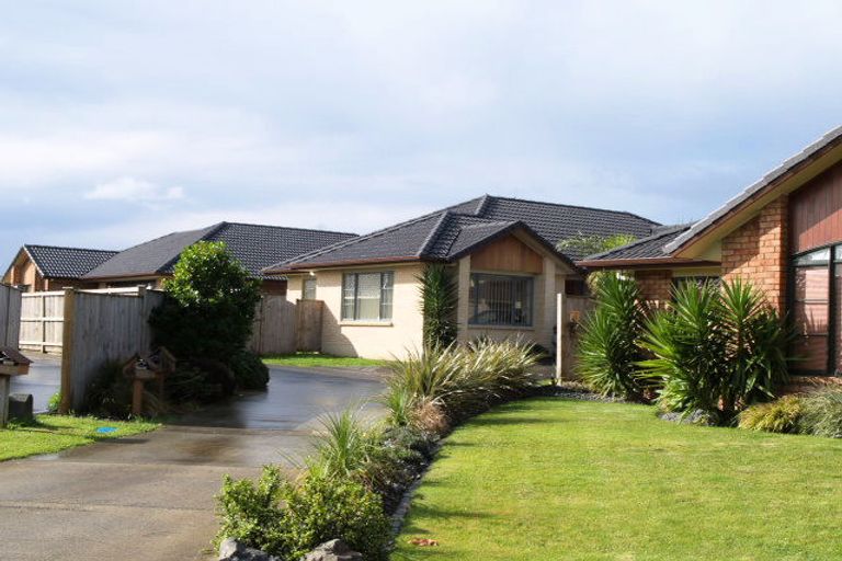 Photo of property in 16 Erne Crescent, East Tamaki, Auckland, 2016