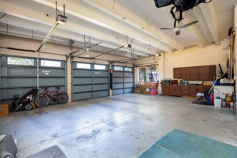 Photo of property in 22 Kinross Drive, Merrilands, New Plymouth, 4312