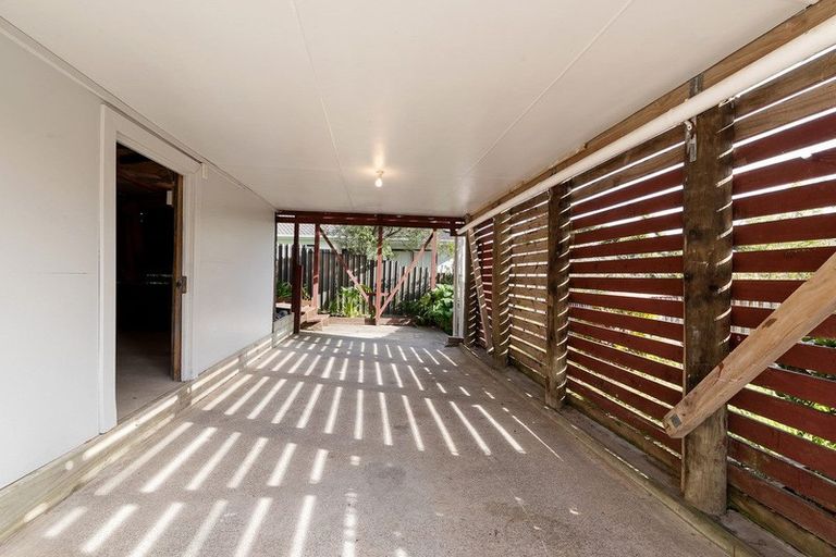Photo of property in 1/13 Exeter Place, Unsworth Heights, Auckland, 0632