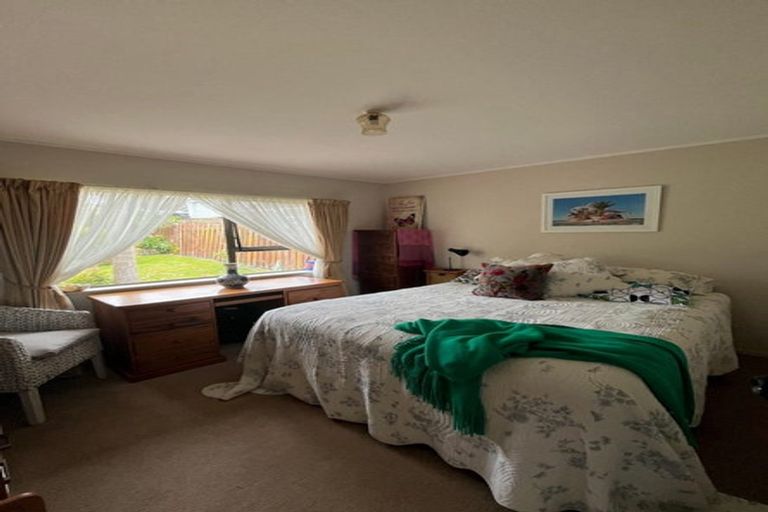 Photo of property in 2/576 Beach Road, Rothesay Bay, Auckland, 0630