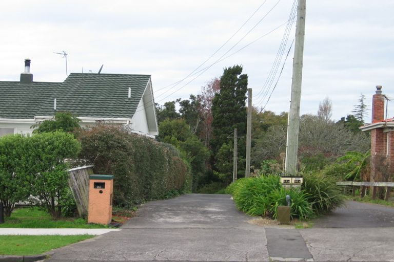 Photo of property in 2/96 Sandspit Road, Shelly Park, Auckland, 2014